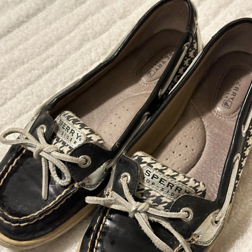 Sperry houndstooths shoes. Size 8. Good condition.